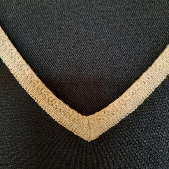 Loft V-neck black sweater size MP - Picture 4 of 8